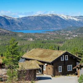 15 person holiday home in Treungen, hotelli kohteessa Treungen
