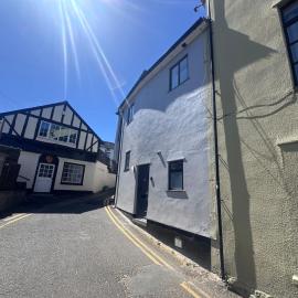 4 Bedroom All En suite Central Townhouse Ideal for Groups, hotel in Builth Wells