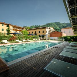 Park Hotel Regina - with air-condition and outdoor heated pool, khách sạn ở Bagni di Lucca