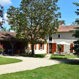 Countryside Family Haven for 8 with Pool