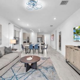 Royal Palm Gateway - Spacious Family Retreat in Sunny Homestead