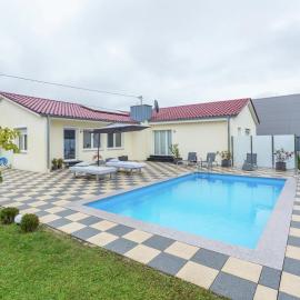 Ferienhaus in Markdorf mit Pool, hotel di Markdorf