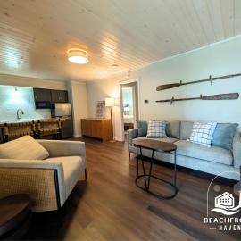 Beachfront Haven, hotel in Detroit Lakes