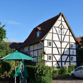 Traditionelles Ferienhaus in Hessen mit Garten, khách sạn ở Willingshausen