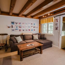 Cozy Condo, Minutes from Sunday River, hotell i Bethel