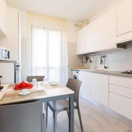 TRILOCALE Oasi- Rho fiera Milano, hotel sa Cesate