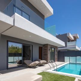 VillaSaints - Private Pool Villas, Walk to Beach, BBQ