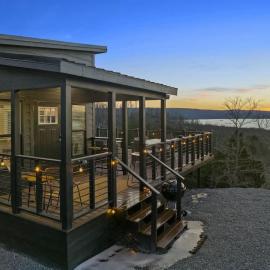 Shadowrock - Luxury Tiny Home with Amazing Views, hotel a Yanush