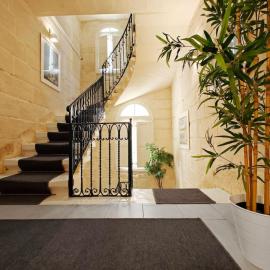 Casa Maltija Sliema 4 Bedroom, hotel i Sliema