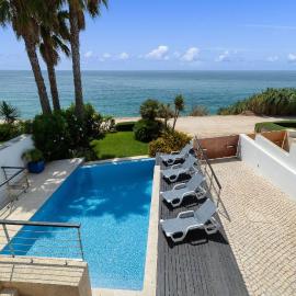 Som do Mar Luxury Ocean Front Villa, Prime Location!, hotel in Luz