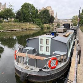 Off-Grid Living on Spacious Widebeam, hotel in Bath