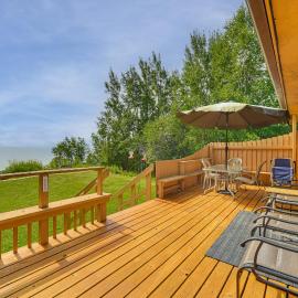15 Mi to Duluth: Lake Superior Beachfront Home!, hotel in Clifton