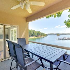 Clemson Game Retreat: Lakefront Keowee Key Condo, hotel in Salem