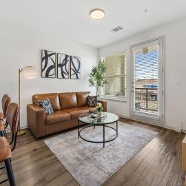 Chic 1BR Frisco Stay, King & Sofa, Pool & Gym
