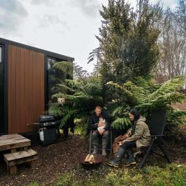 Kiwi Farm Cabin 2 by Tiny Away, hotel v destinácii Waitoki