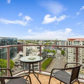 Central CBD Apt, Balcony & Parking by Zodiak Stays