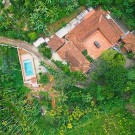 Kudajadri Drizzle Homestay, hotell i Kaniyāmbetta