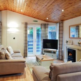 Kingfisher Lodge - Uk46046, hotel sa Balloch