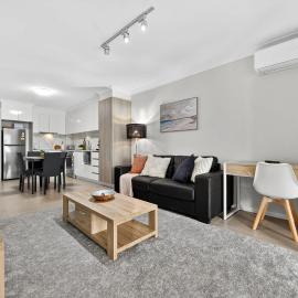 Sunny Stay in Rockingham 2BR Apartment Close to Beach Shops & Parks