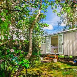 Helen's Shepherds Hut, hotel a Enford