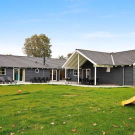 5 star holiday home in Tisvildeleje, hótel í Tisvildeleje