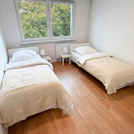 Monteurwohnungen mit TV, Internet, Parkplatz, Waschmaschine, Küche, Balkon, Restaurants und Supermarkt