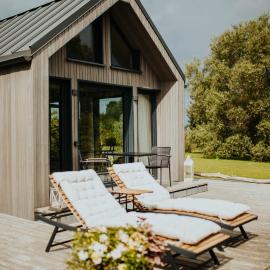 The Sound of Silence - romantic tiny house near Riga, hotel din Salaspils