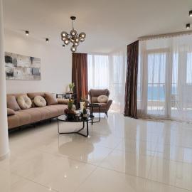 Luxury SeaView Apartment Azzurro 5, hotel i Balchik
