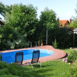 Gruppenunterkunft mit Pool in Ballenstedt、バレンシュテットのホテル