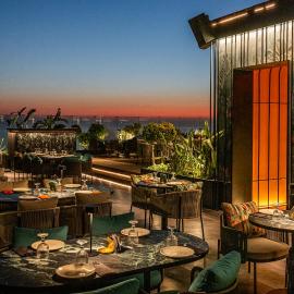 Jounieh में, होटल BURJ ON BAY Hotel