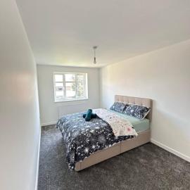 New 4-Bedroom Family Home with Free Parking