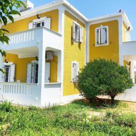 Villa Angeliki II, hotell i Kámpos