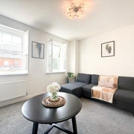 Serene Home ideally connected to Central London