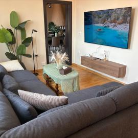 Relax & Sunshine - Modern 2BR Apartment, 100m2, nature view, 30 min from San Teodoro - Ideal for families, groups & Smartworkers, hotel Berchiddában