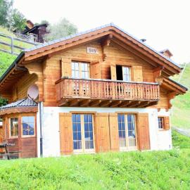 Chalet in Rhone Valley near Ski Lift, hotel din Les Collons