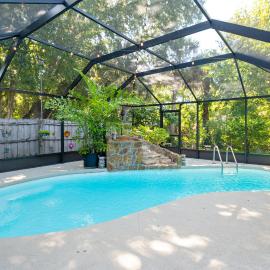 Private Backyard Oasis: Cocoa Family Home!, hotel en Cocoa