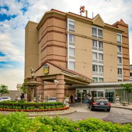 Monte Carlo Inn Airport Suites, viešbutis mieste Misisoga