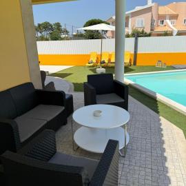 Pool, BBQ & Soccer Villa, hotel in Aroeira
