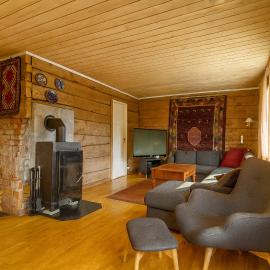 Cozy home on the island of Senja with sea views, מלון בSenja