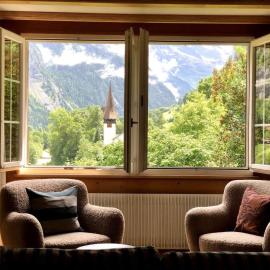 Waterfall Views-Stylish Design-Big Comfy Bed