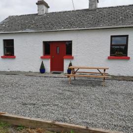 Nomads Cottage and Yurt, hotell 