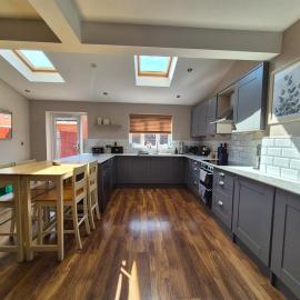 Location, lovely family home, hotel em Melksham
