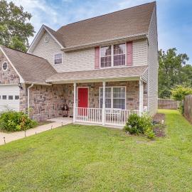1 Mi to Colonial Beach Boardwalk! Cozy Family Home, hotell i Colonial Beach