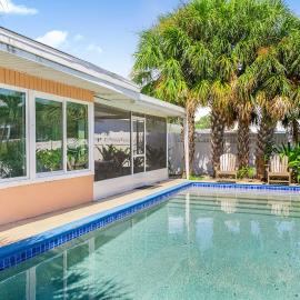 Island home in paradise, hotel in Siesta Key
