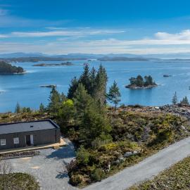 Ny feriehytte i skjærgården, Hotel in Austevoll