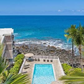 Casa Aloha Designer Condo w Oceanfront Pool, hotel v mestu Kailua-Kona