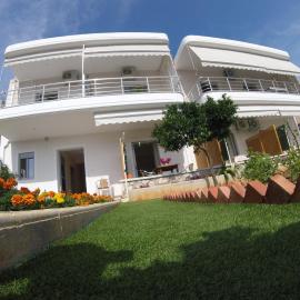 Riviera Rooms, hotel in Himare