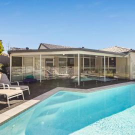 Modern Family Home, Saltwater Pool, Near Robina, hotel in Gold Coast