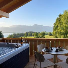 See I Jacuzzi I Balkon I Parkplatz I Bio Hof I TV, hotel Riedenben