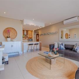 Hermanus Marine Square spacious 1 bedroom- central & close to sea